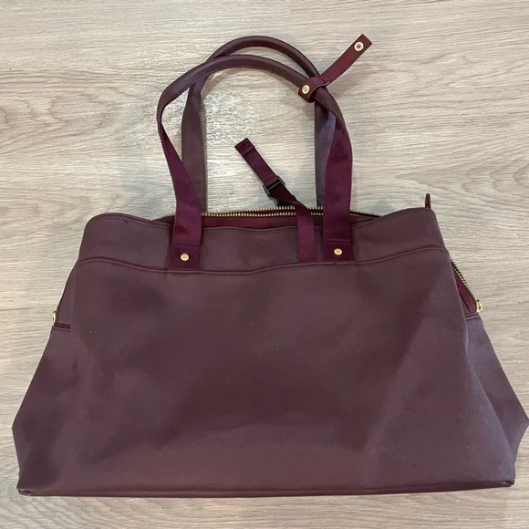 LULULEMON Wine Burgundy Duffle Gym Tote Bag. - Picture 2 of 15